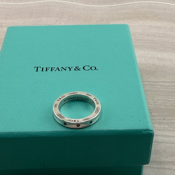 Tiffany & Co. Silver Ring with Modern Design and 3 Diamond Embellishments - Picture 2 of 6